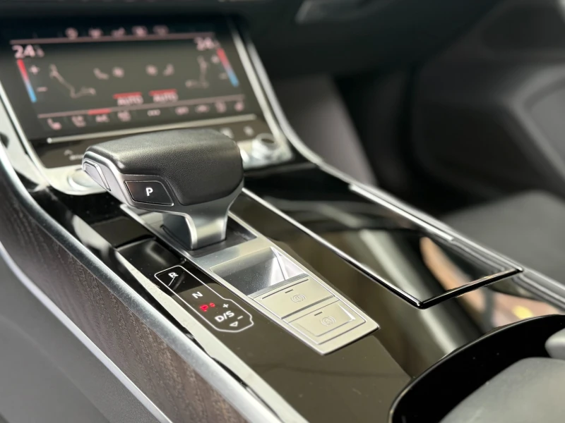 Audi A8 6 МЕСЕЦА ГАРАНЦИЯ!!!Long 5.0 TDI/Сервизна книжка, снимка 10 - Автомобили и джипове - 51623624