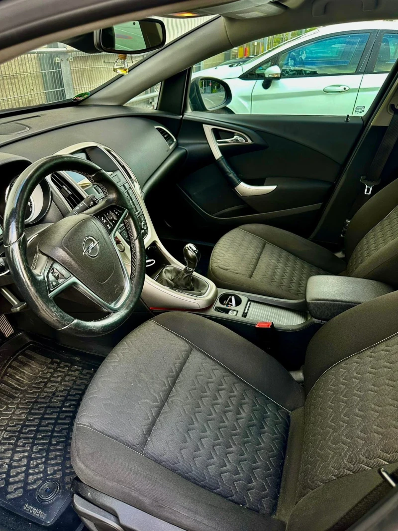 Opel Astra J, снимка 3 - Автомобили и джипове - 52619132
