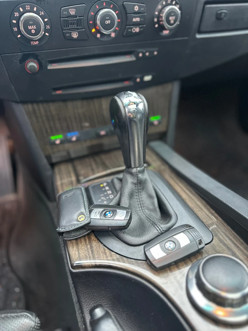 BMW 530 XD 231Hp Подгрев, Обдухване, Панорама, Кейлес, снимка 15 - Автомобили и джипове - 52693251