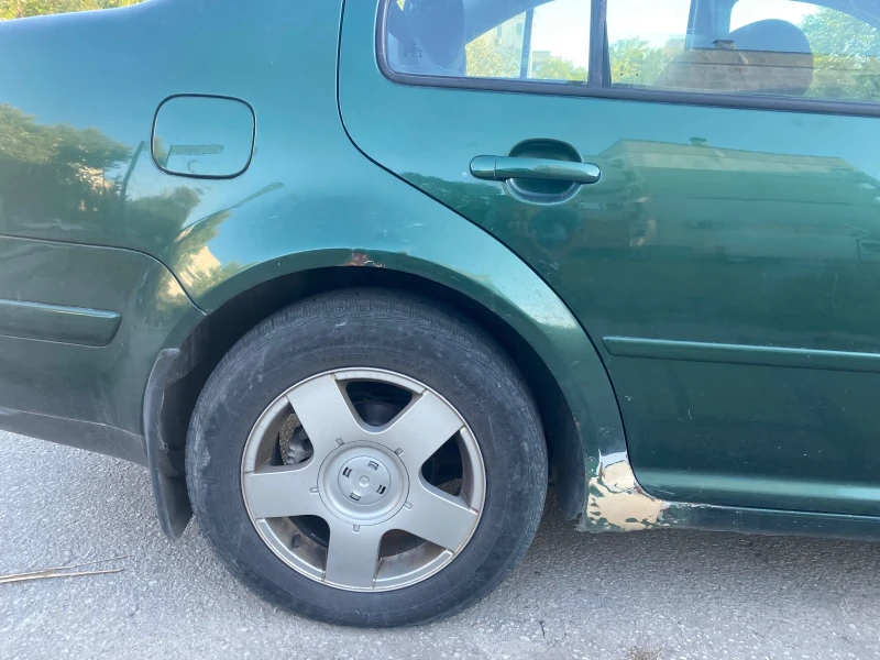 VW Bora 1.6, снимка 8 - Автомобили и джипове - 52697511