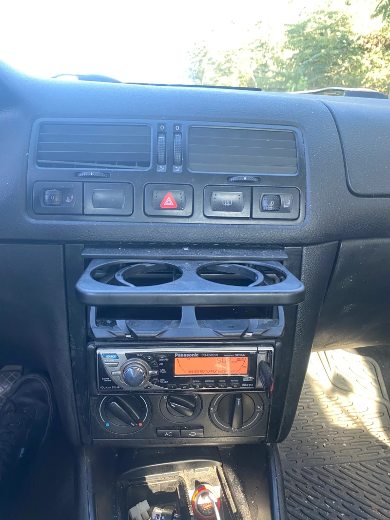 VW Bora 1.6, снимка 5 - Автомобили и джипове - 52697511