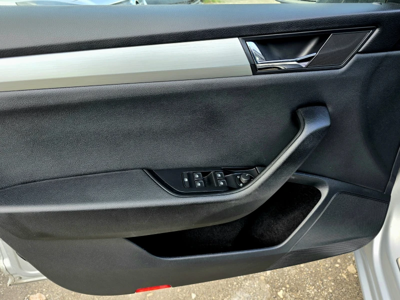 Skoda Superb ТОП ЦЕНА/КАТО ЧИСТО НОВ/DISTRONIK/2.0TDI/150hp, снимка 7 - Автомобили и джипове - 52838719