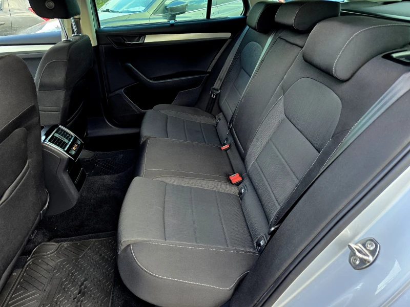 Skoda Superb ТОП ЦЕНА/КАТО ЧИСТО НОВ/DISTRONIK/2.0TDI/150hp, снимка 13 - Автомобили и джипове - 52838719