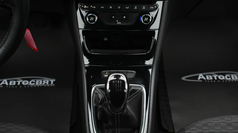 Opel Astra 1.6 CDTi Dynamic, снимка 15 - Автомобили и джипове - 53383558