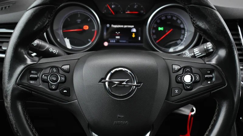 Opel Astra 1.6 CDTi Dynamic, снимка 13 - Автомобили и джипове - 53383558