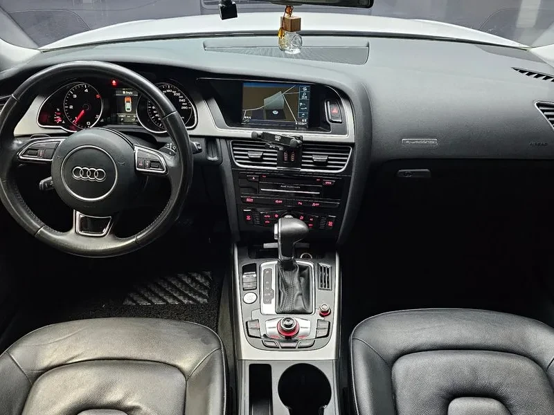 Audi A5 2.0 TDI, снимка 7 - Автомобили и джипове - 54144665