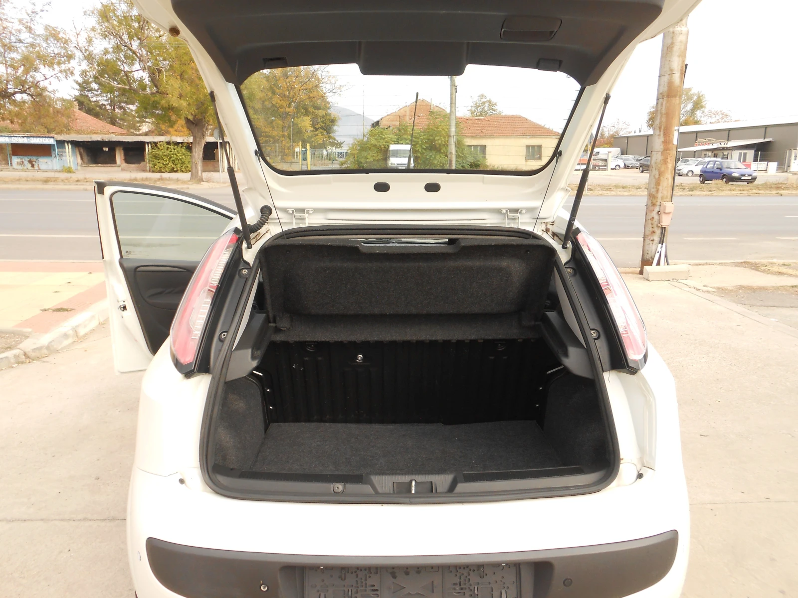 Fiat Punto 1.4i-Euro-5A | Mobile.bg — изображение 11