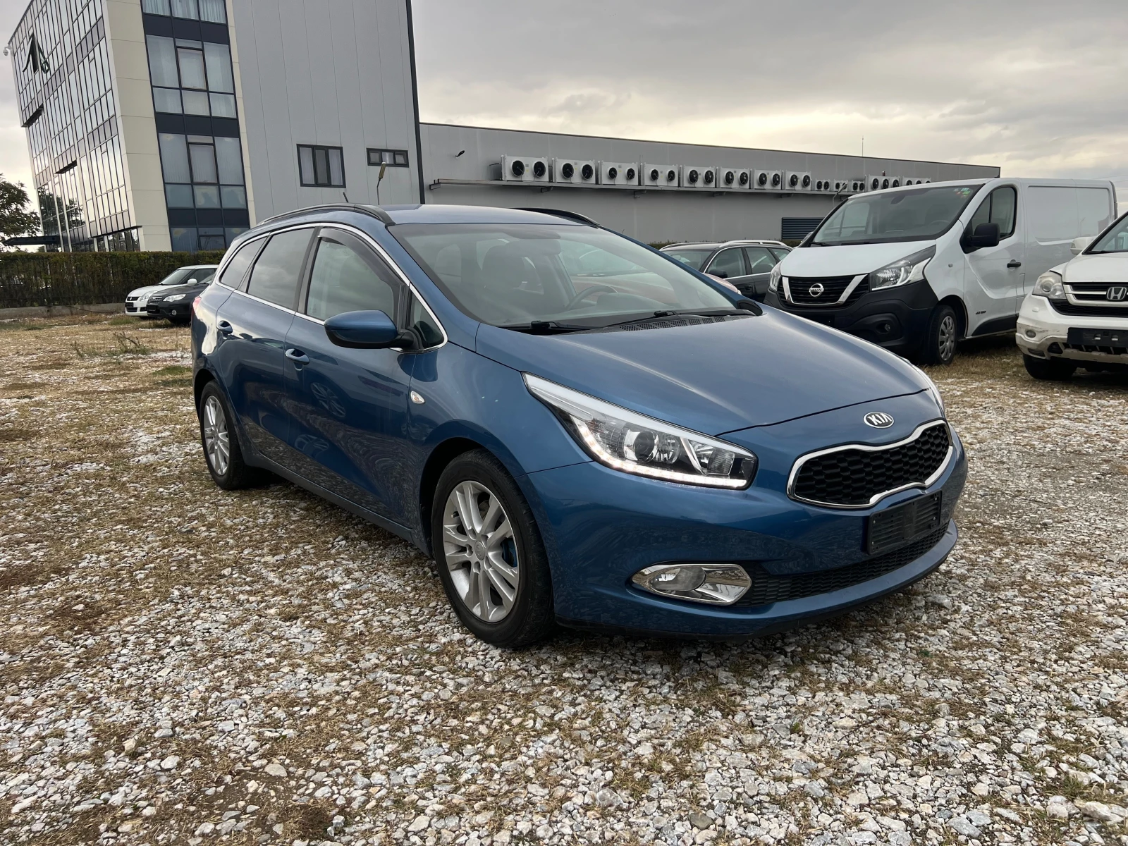 Kia Ceed 1.6 CRDI(КАТО НОВА) - изображение 3