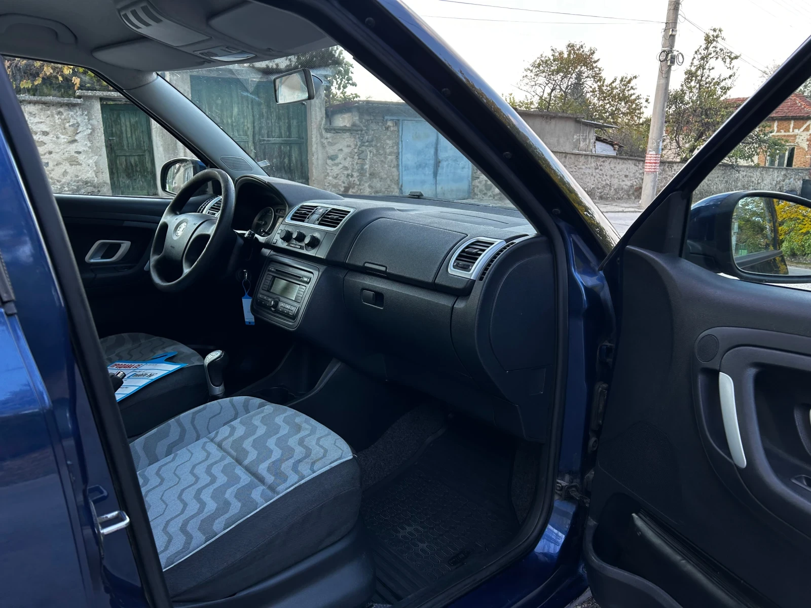 Skoda Fabia 1.4TDi * СЕРВИЗНА КНИЖКА* КСЕНОН* ДВА КЛЮЧА*  | Mobile.bg — изображение 9