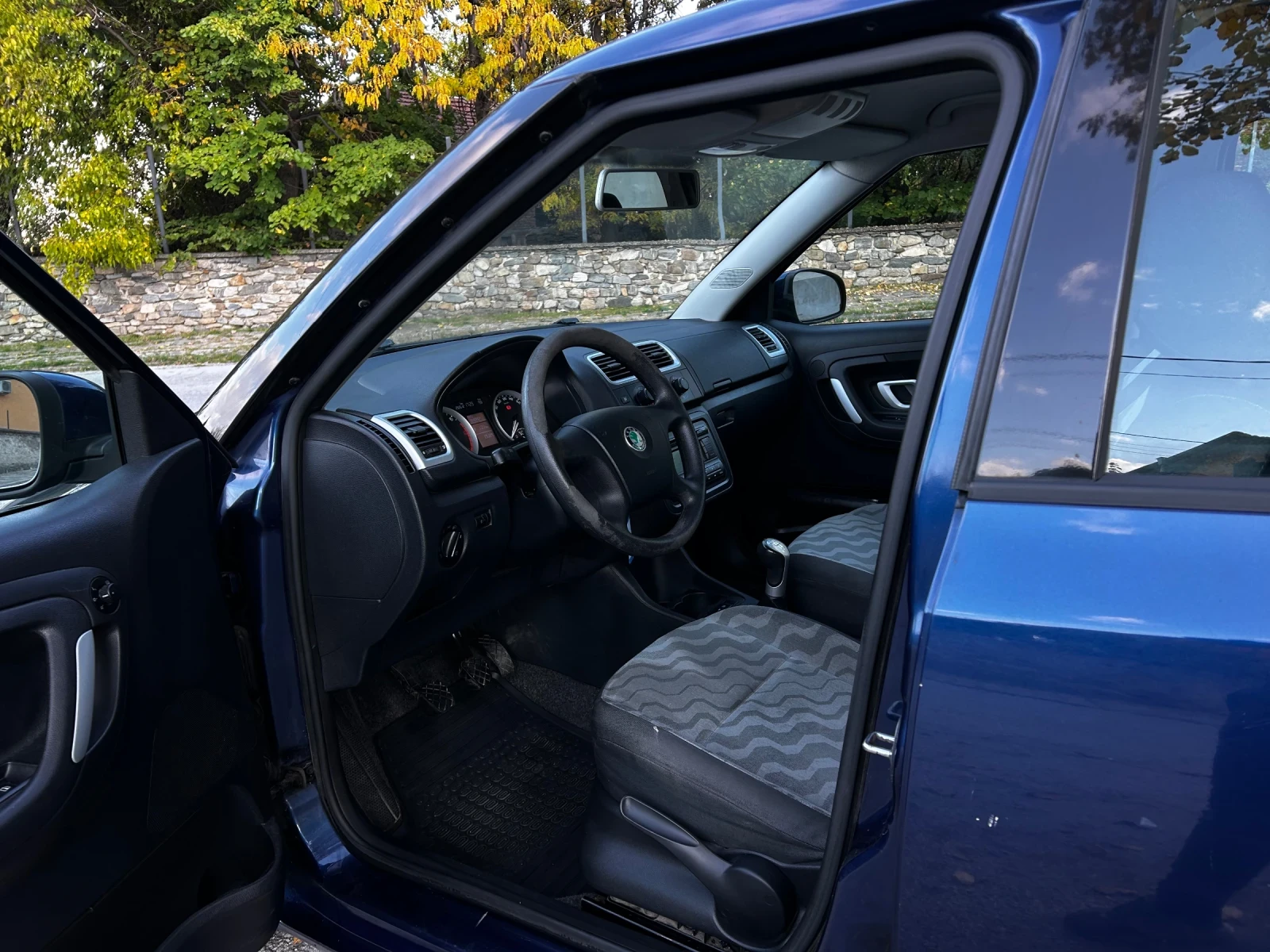 Skoda Fabia 1.4TDi * СЕРВИЗНА КНИЖКА* КСЕНОН* ДВА КЛЮЧА*  | Mobile.bg — изображение 8