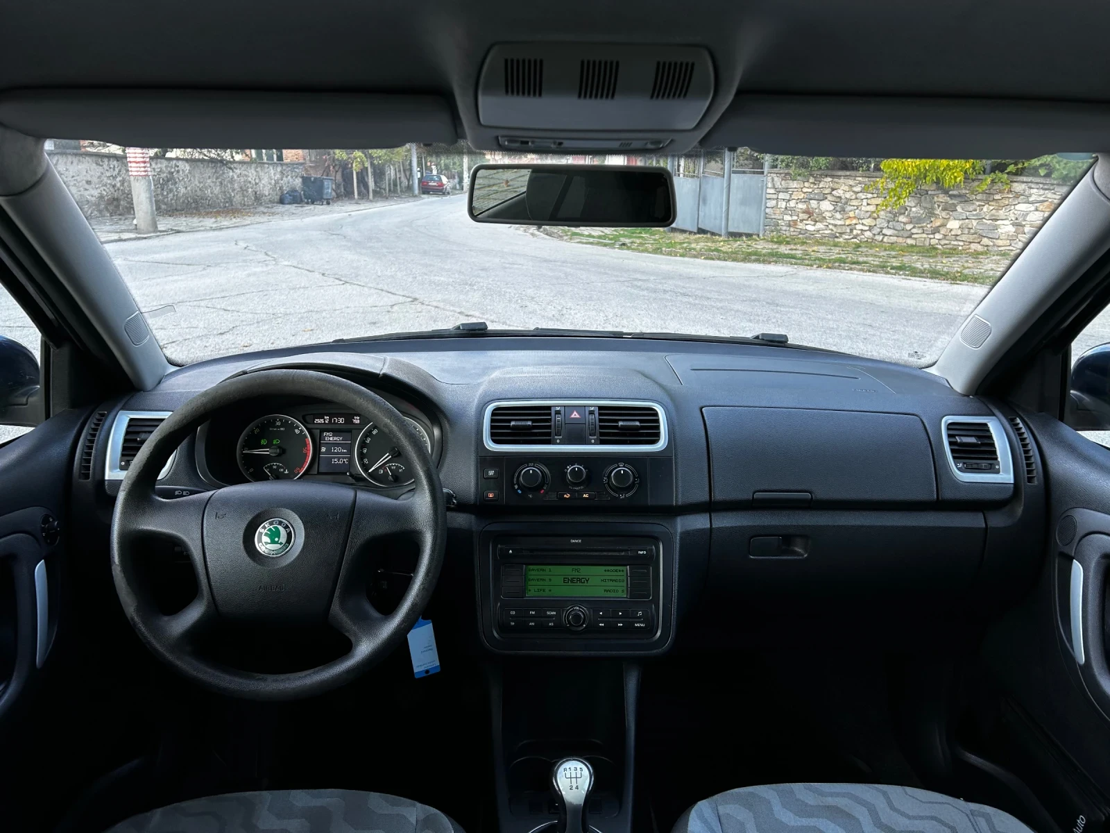 Skoda Fabia 1.4TDi * СЕРВИЗНА КНИЖКА* КСЕНОН* ДВА КЛЮЧА*  | Mobile.bg — изображение 11