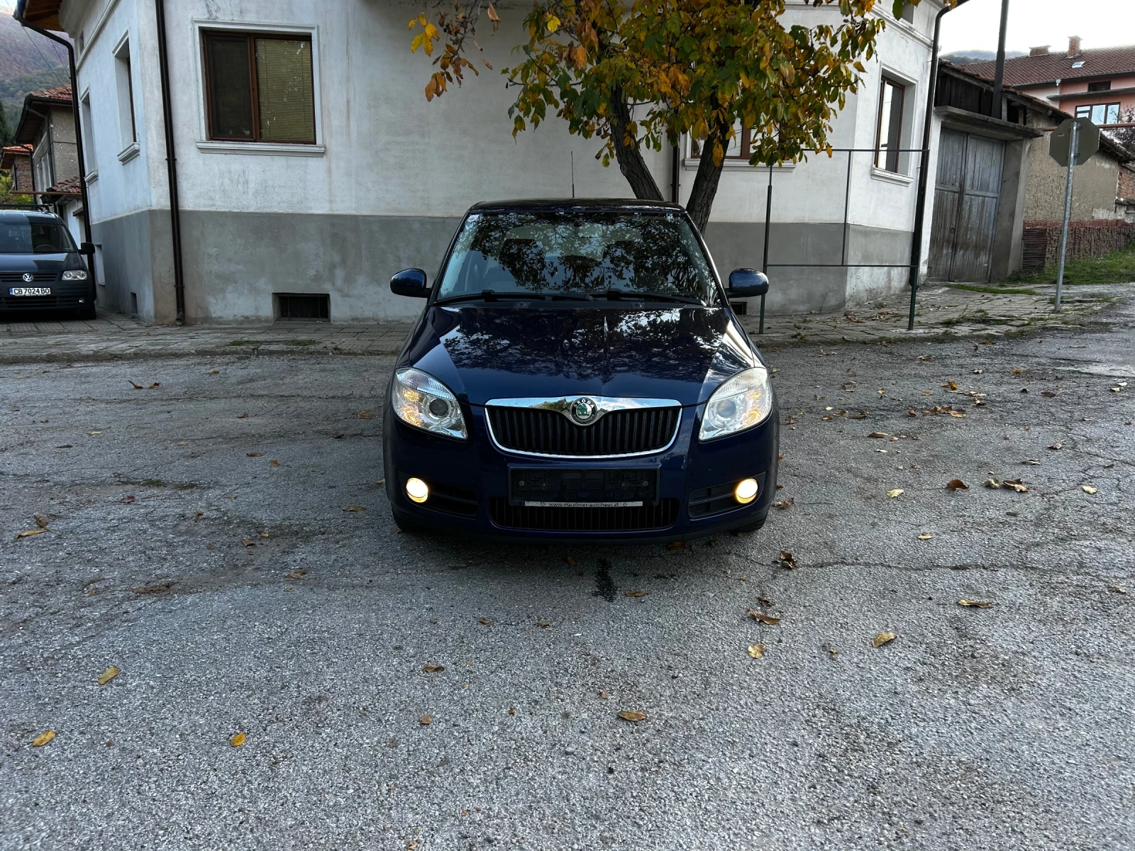 Skoda Fabia 1.4TDi * СЕРВИЗНА КНИЖКА* КСЕНОН* ДВА КЛЮЧА*  | Mobile.bg — изображение 2