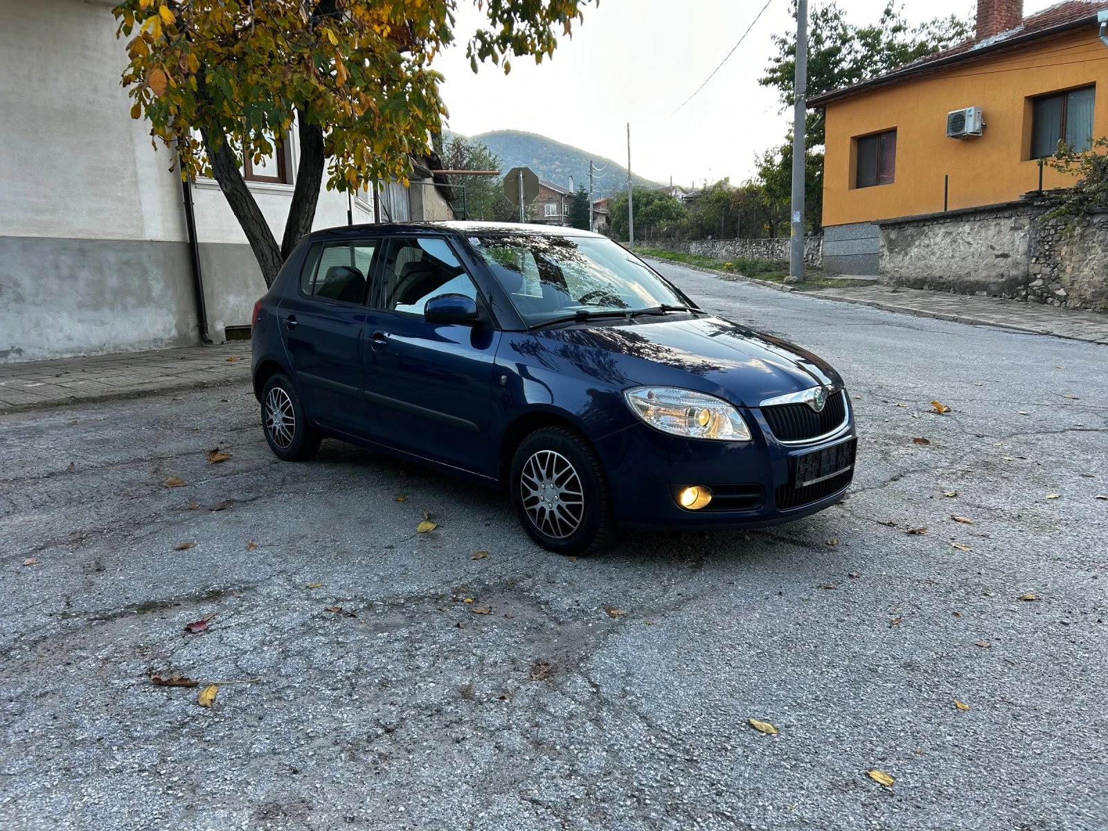 Skoda Fabia 1.4TDi * СЕРВИЗНА КНИЖКА* КСЕНОН* ДВА КЛЮЧА*  | Mobile.bg — изображение 3