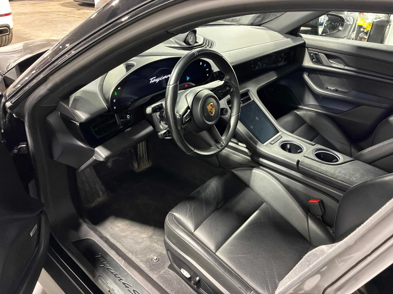 Porsche Taycan * 4S * CARFAX * ЦЕНА ДО БГ - изображение 7