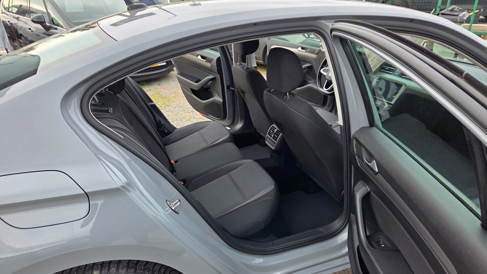 VW Passat 2.0 TDi , снимка 13 - Автомобили и джипове - 54457672