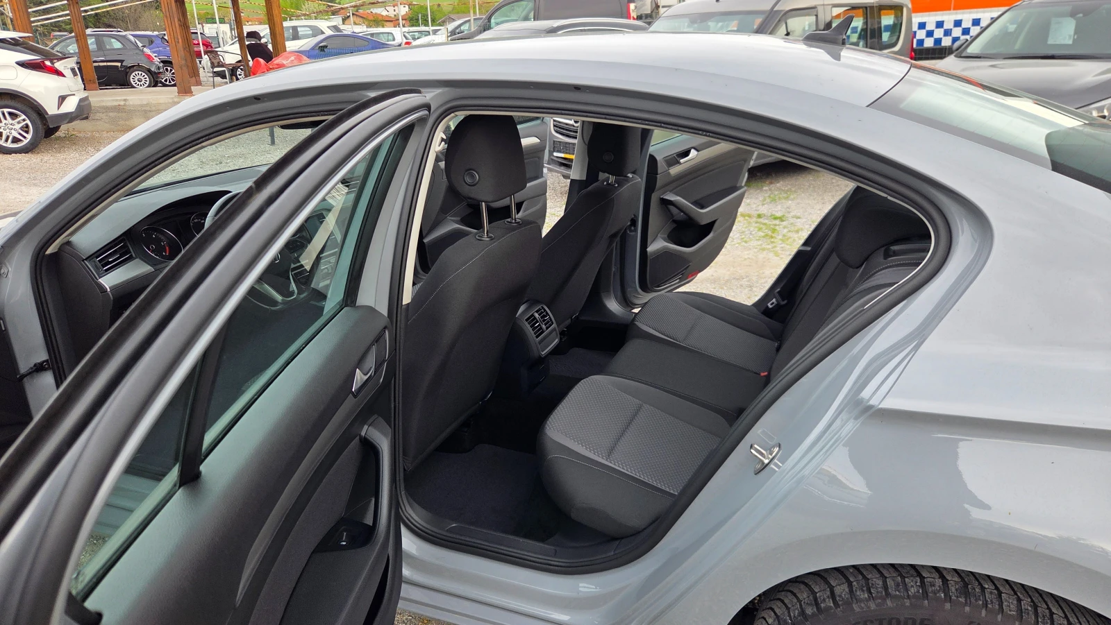 VW Passat 2.0 TDi , снимка 10 - Автомобили и джипове - 54457672