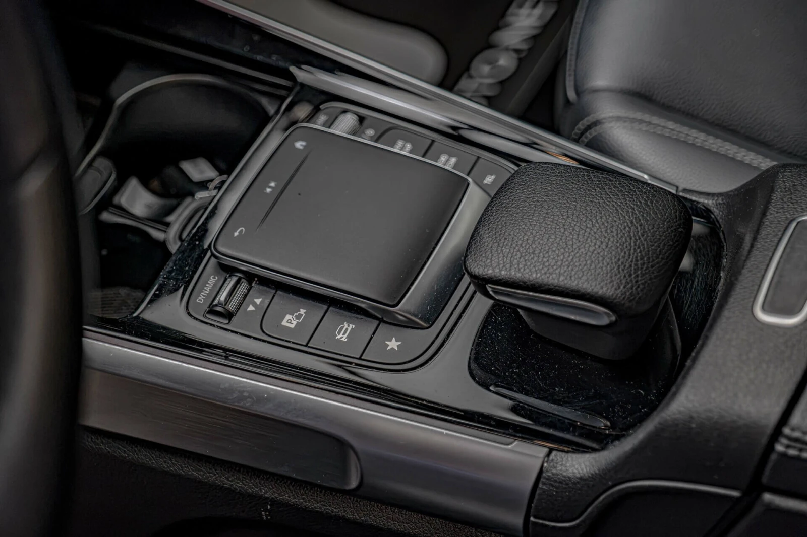 Mercedes-Benz EQB 300 4Matic/Ambient/Камера/MBUX/Virtual/, снимка 10 - Автомобили и джипове - 55285375