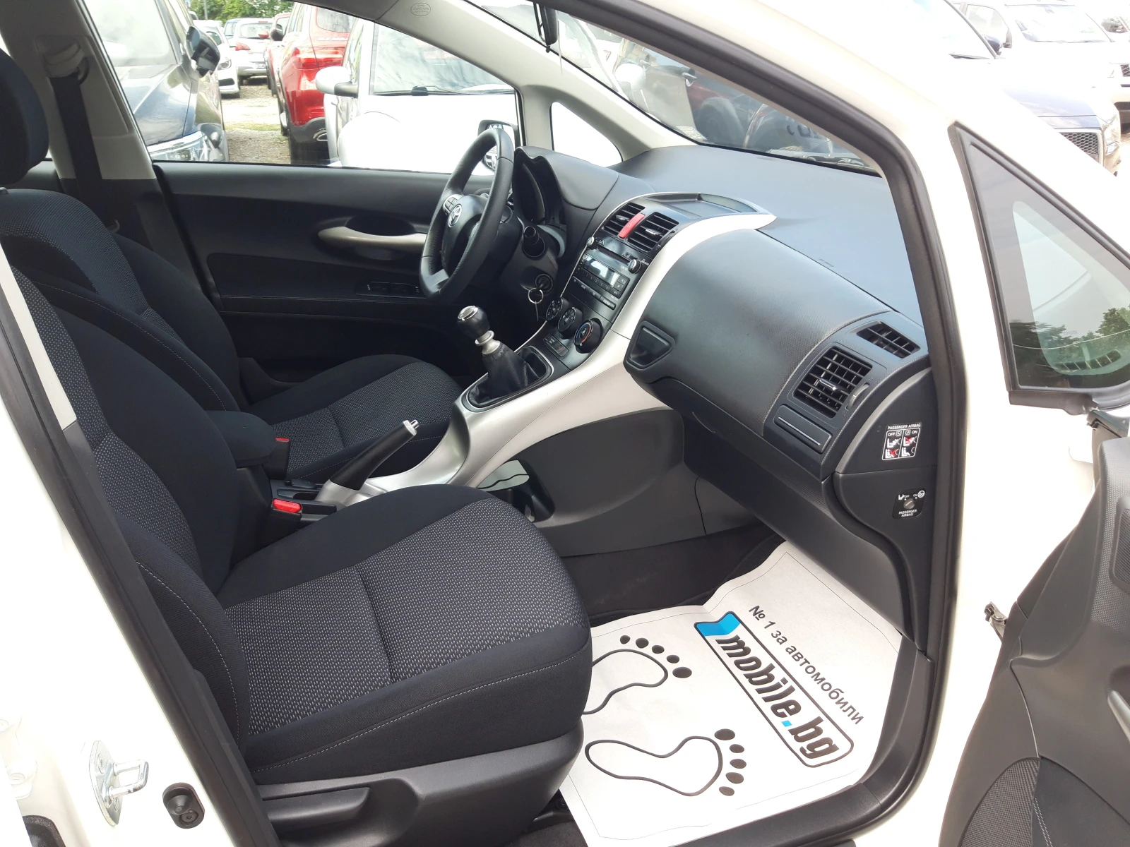 Toyota Auris 1.4D4D* 90k.FACE LIFT* , снимка 13 - Автомобили и джипове - 56046004