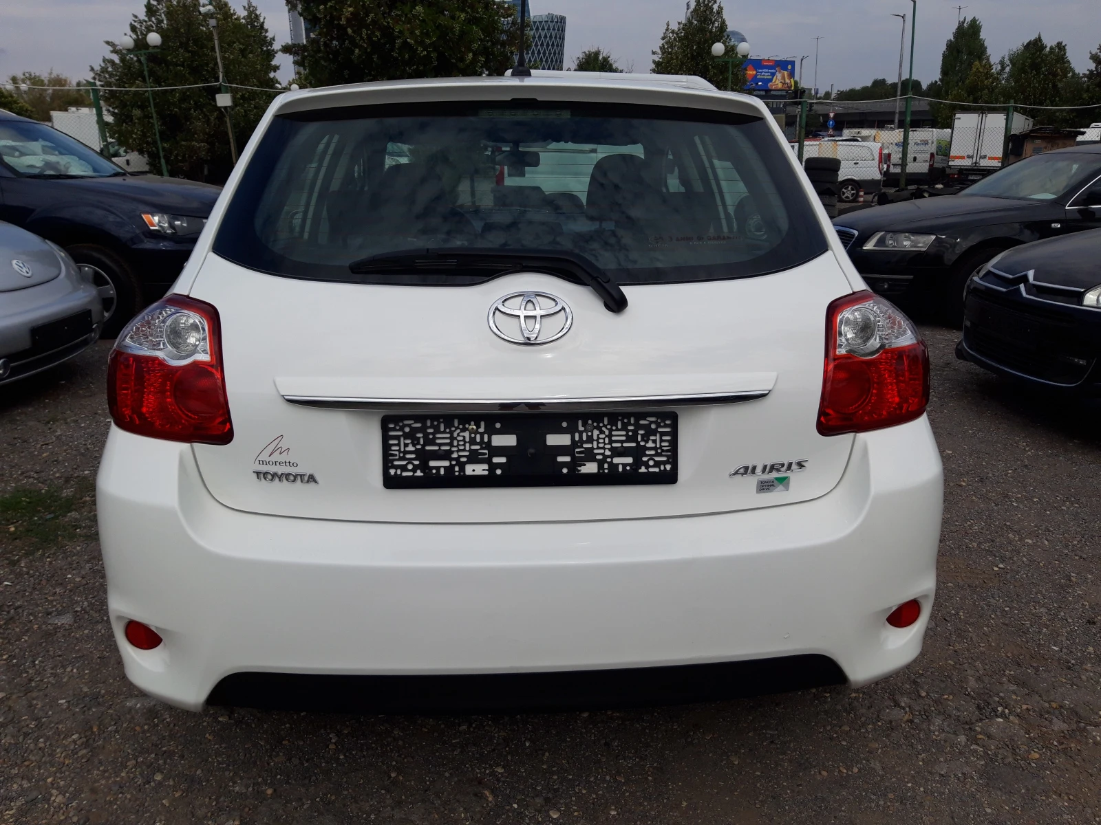 Toyota Auris 1.4D4D* 90k.FACE LIFT* , снимка 6 - Автомобили и джипове - 56046004