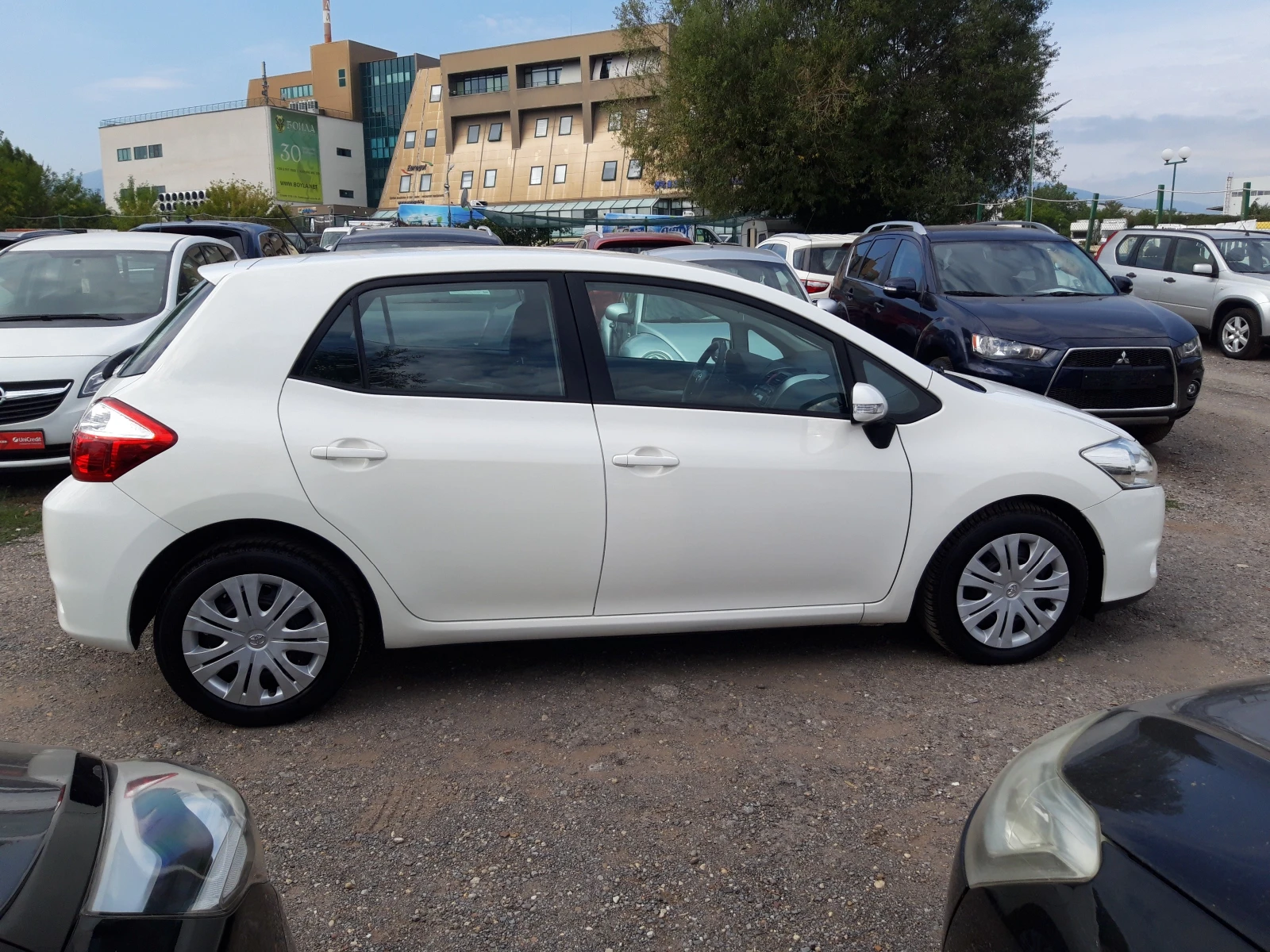 Toyota Auris 1.4D4D* 90k.FACE LIFT* , снимка 4 - Автомобили и джипове - 56046004