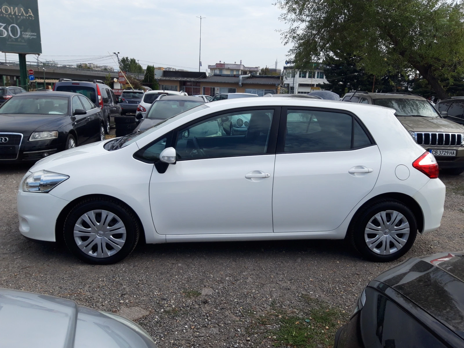 Toyota Auris 1.4D4D* 90k.FACE LIFT* , снимка 7 - Автомобили и джипове - 56046004