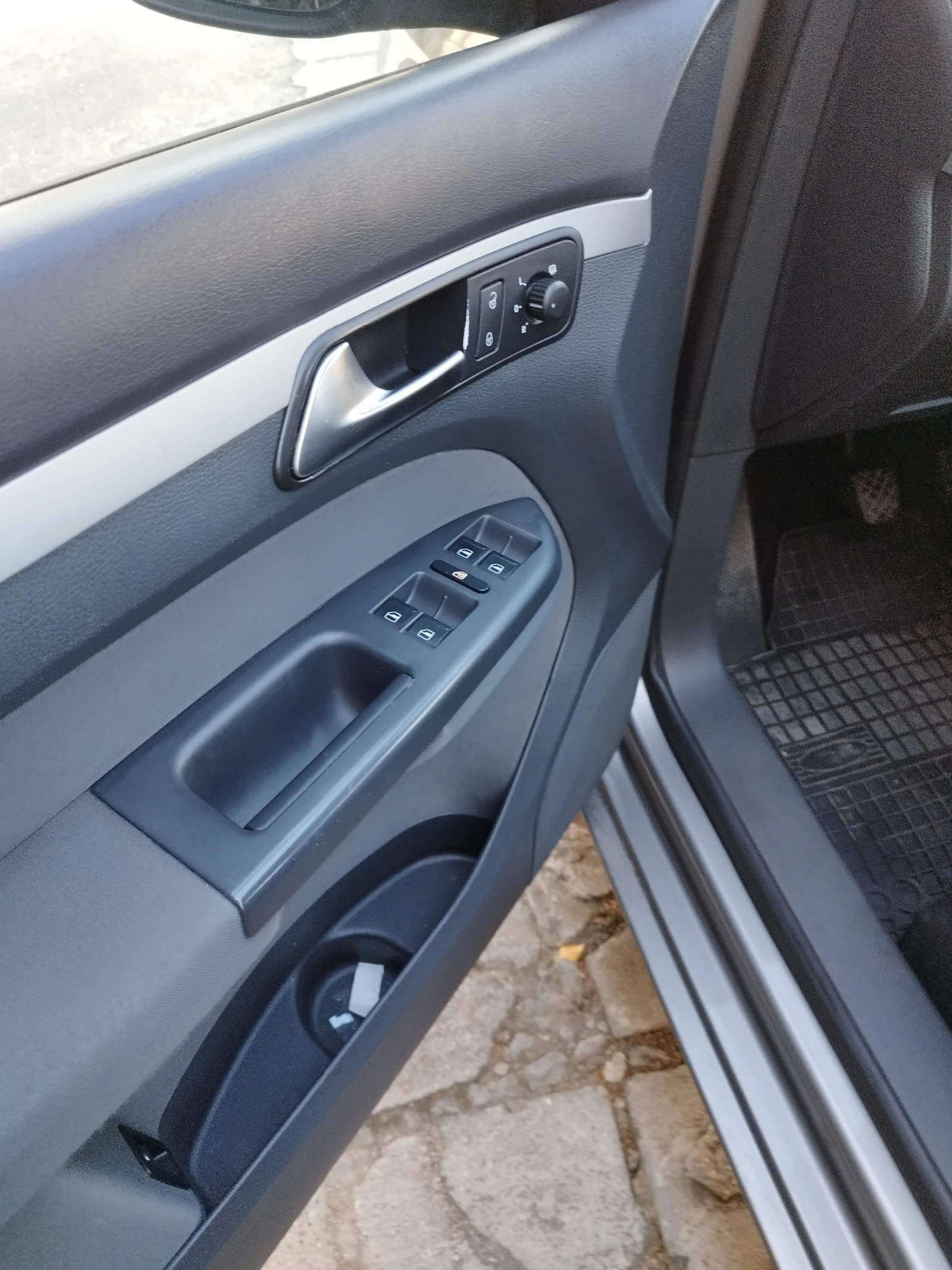 VW Touran, снимка 9 - Автомобили и джипове - 56202508