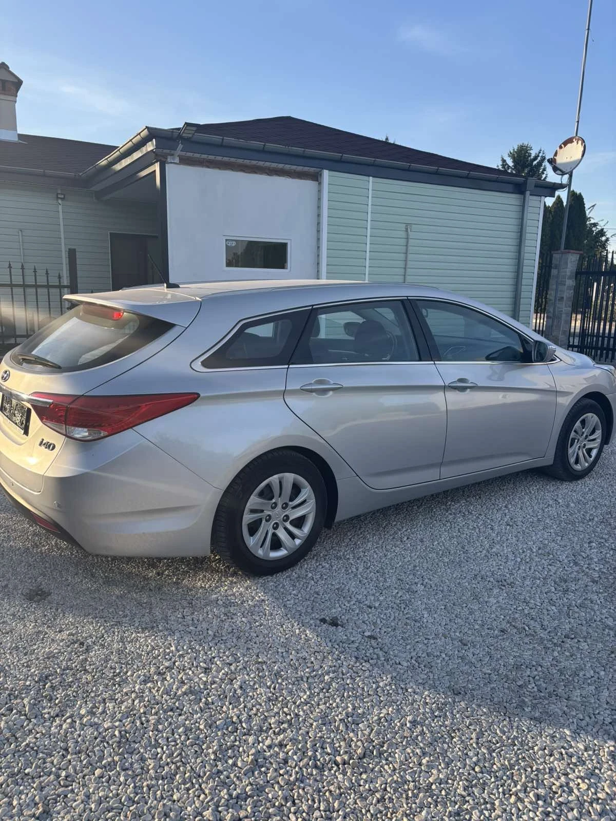 Hyundai I40 Комби, снимка 5 - Автомобили и джипове - 56416383