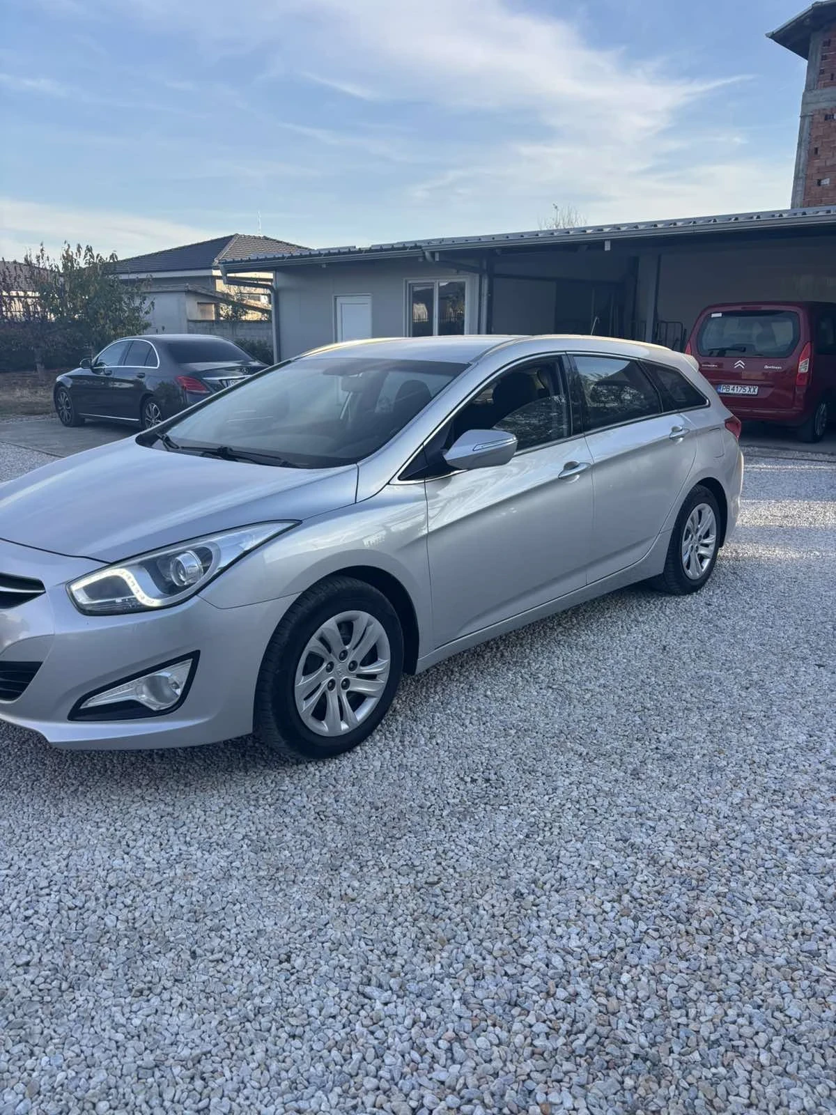 Hyundai I40 Комби, снимка 2 - Автомобили и джипове - 56416383