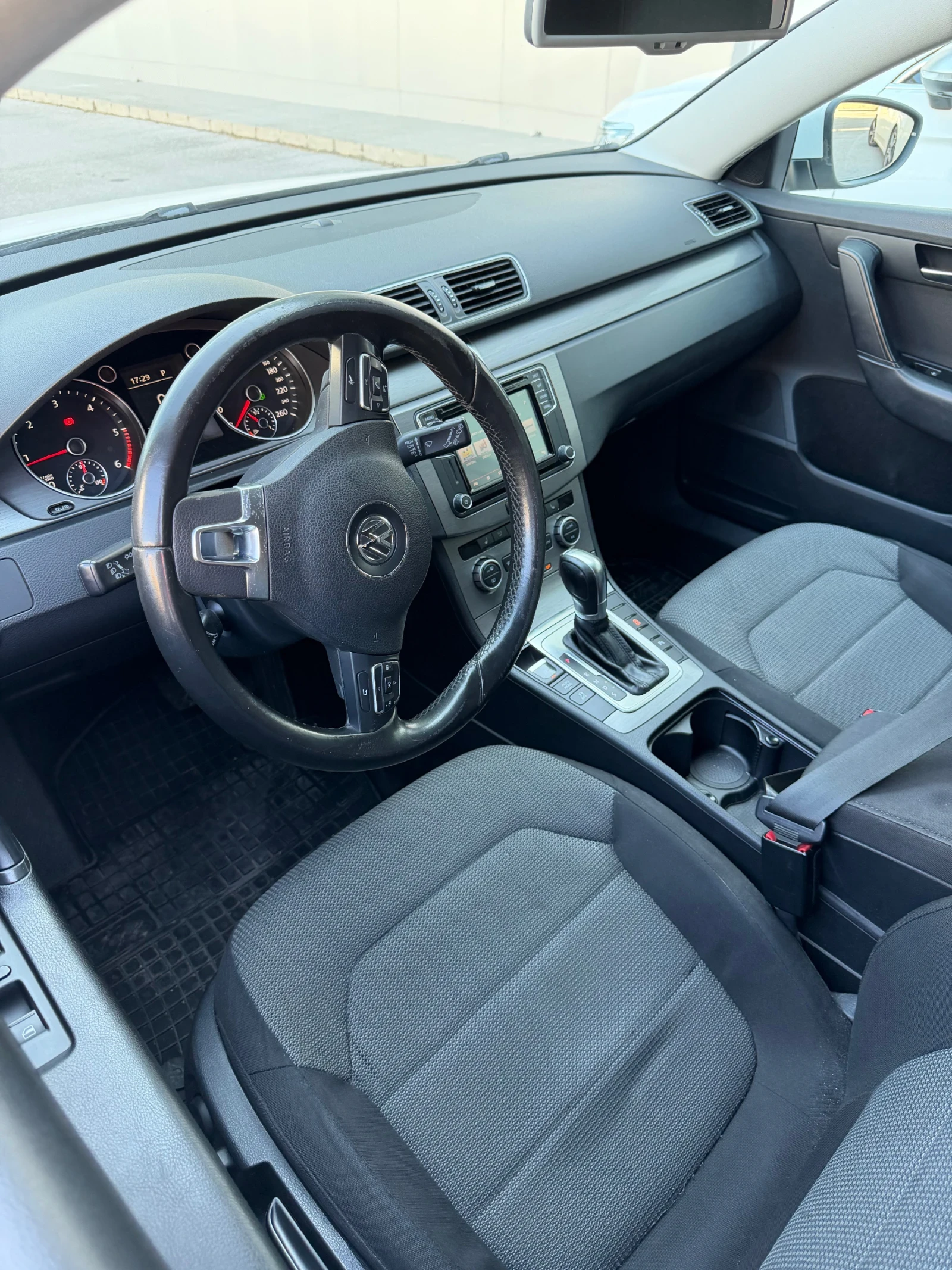 VW Passat B7 2.0 TDI 177, снимка 14 - Автомобили и джипове - 56724728