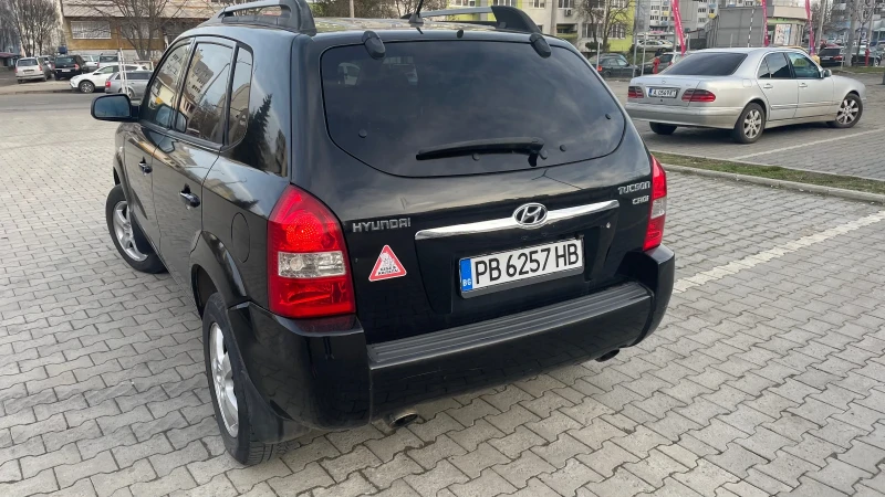 Hyundai Tucson 2.0 CRDI, снимка 3 - Автомобили и джипове - 48898005