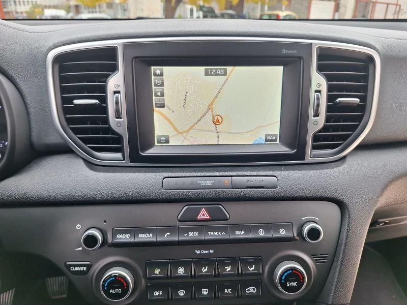 Kia Sportage 1.7d* Навигация/Камера/Лед/6ск* , снимка 14 - Автомобили и джипове - 52907008