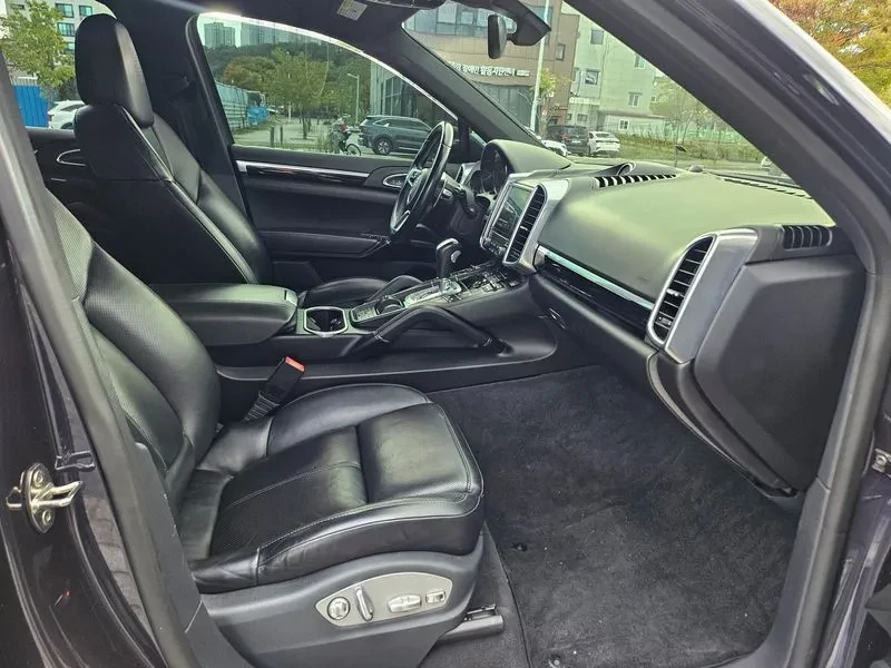 Porsche Cayenne 3.6 Platinum Edition 958, снимка 12 - Автомобили и джипове - 55786760
