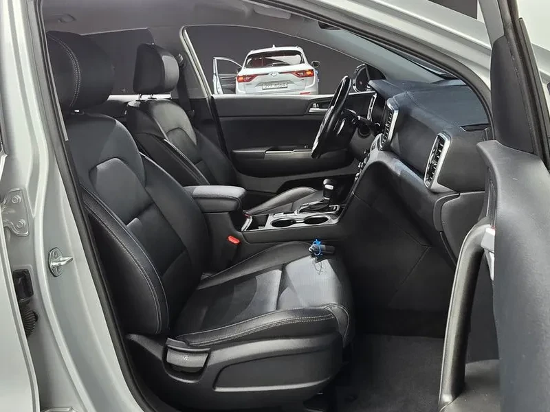 Kia Sportage 1.6D 4WD, снимка 11 - Автомобили и джипове - 56305094