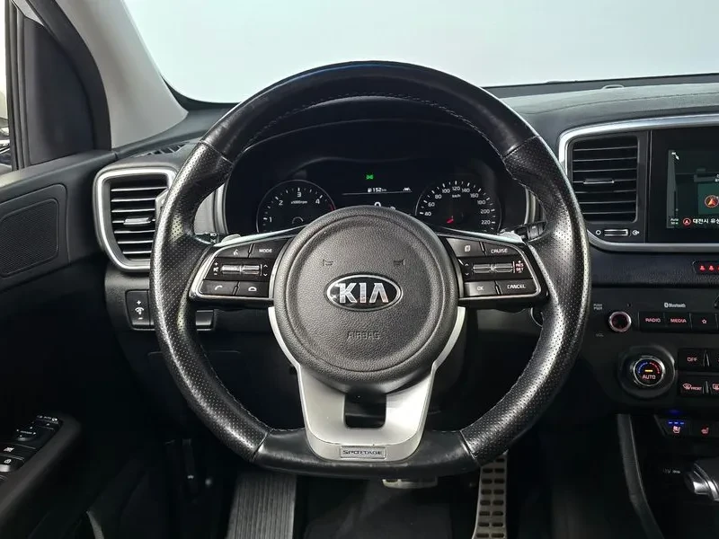 Kia Sportage 1.6D 4WD, снимка 13 - Автомобили и джипове - 56305094