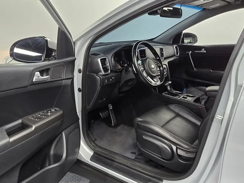 Kia Sportage 1.6D 4WD, снимка 10 - Автомобили и джипове - 56305094