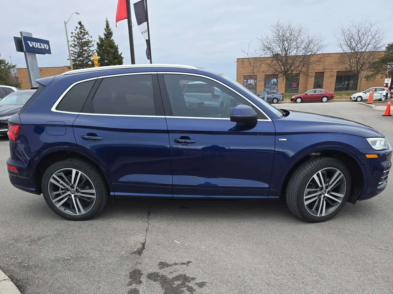 Audi Q5 PROGRESSIV * ПОДГРЕВ * ПАНОРАМА * ПРЕДСТАВИТЕЛСТО, снимка 5 - Автомобили и джипове - 53930098
