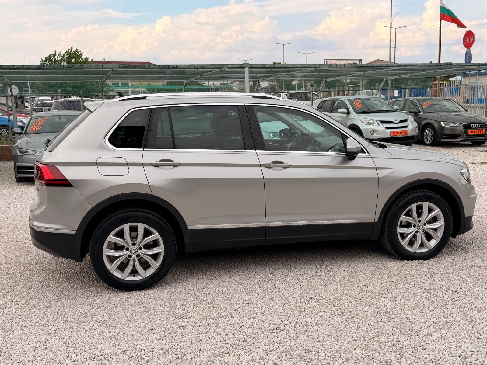 VW Tiguan 2.0TDI* NAVI* 100%KM* KEYLESS* AUTOMATIK* LIZING, снимка 4 - Автомобили и джипове - 55144369