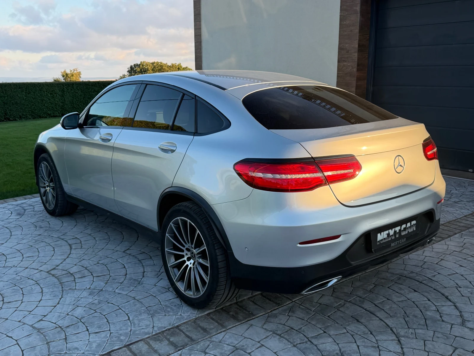 Mercedes-Benz GLC 220 Coupe * AMG Line * 4matic, снимка 3 - Автомобили и джипове - 55754154