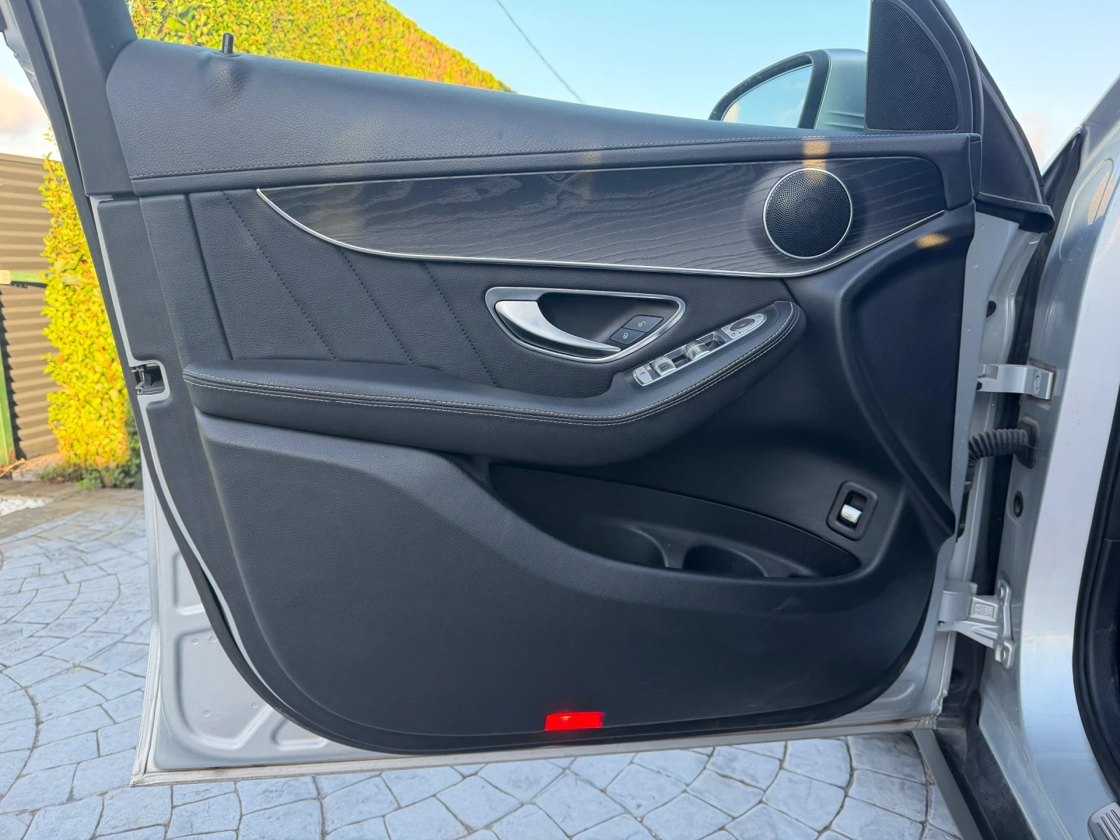 Mercedes-Benz GLC 220 Coupe * AMG Line * 4matic, снимка 6 - Автомобили и джипове - 55754154