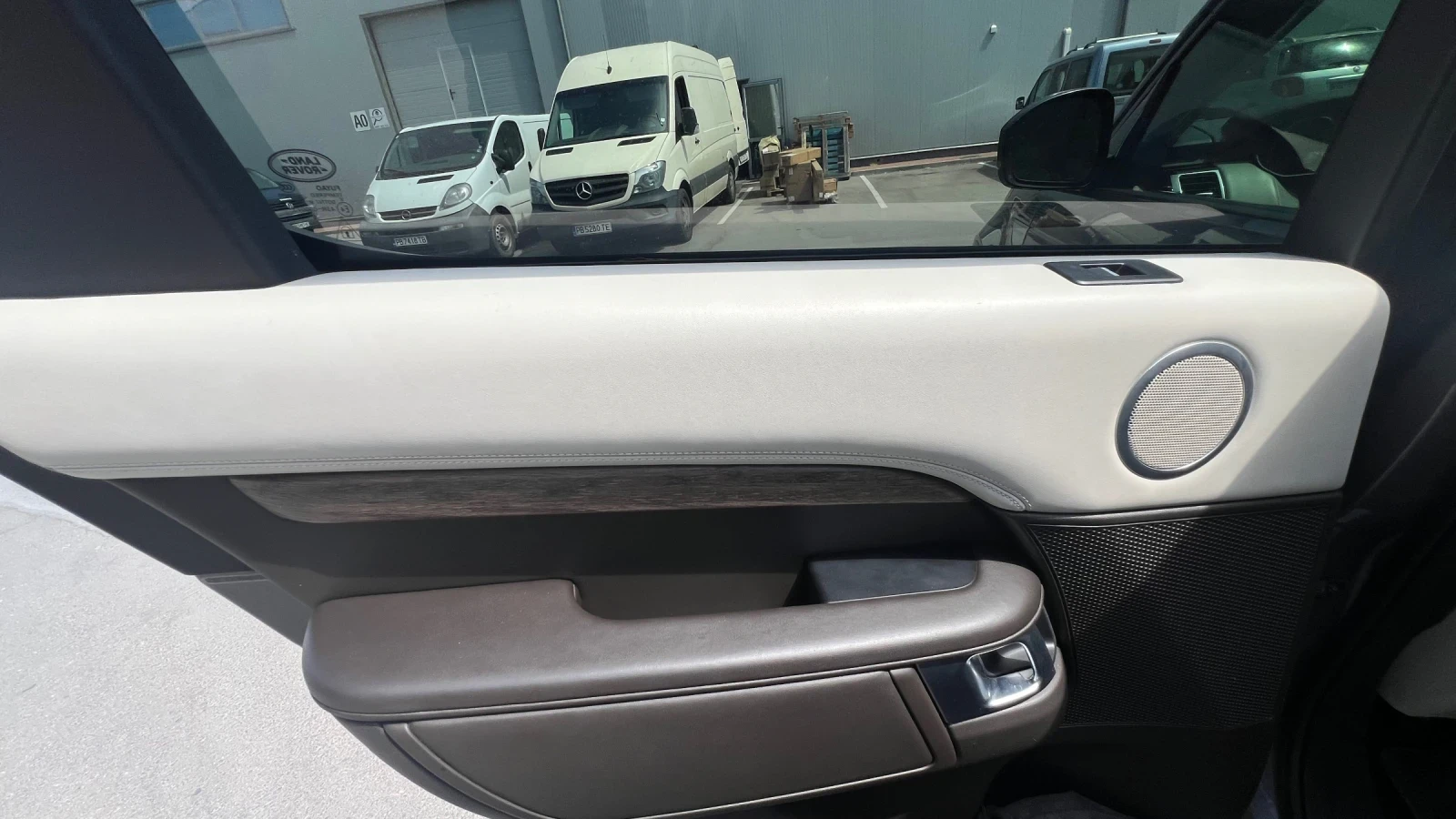 Land Rover Discovery HSE Luxury + разширен кожен салон, снимка 11 - Автомобили и джипове - 55817612