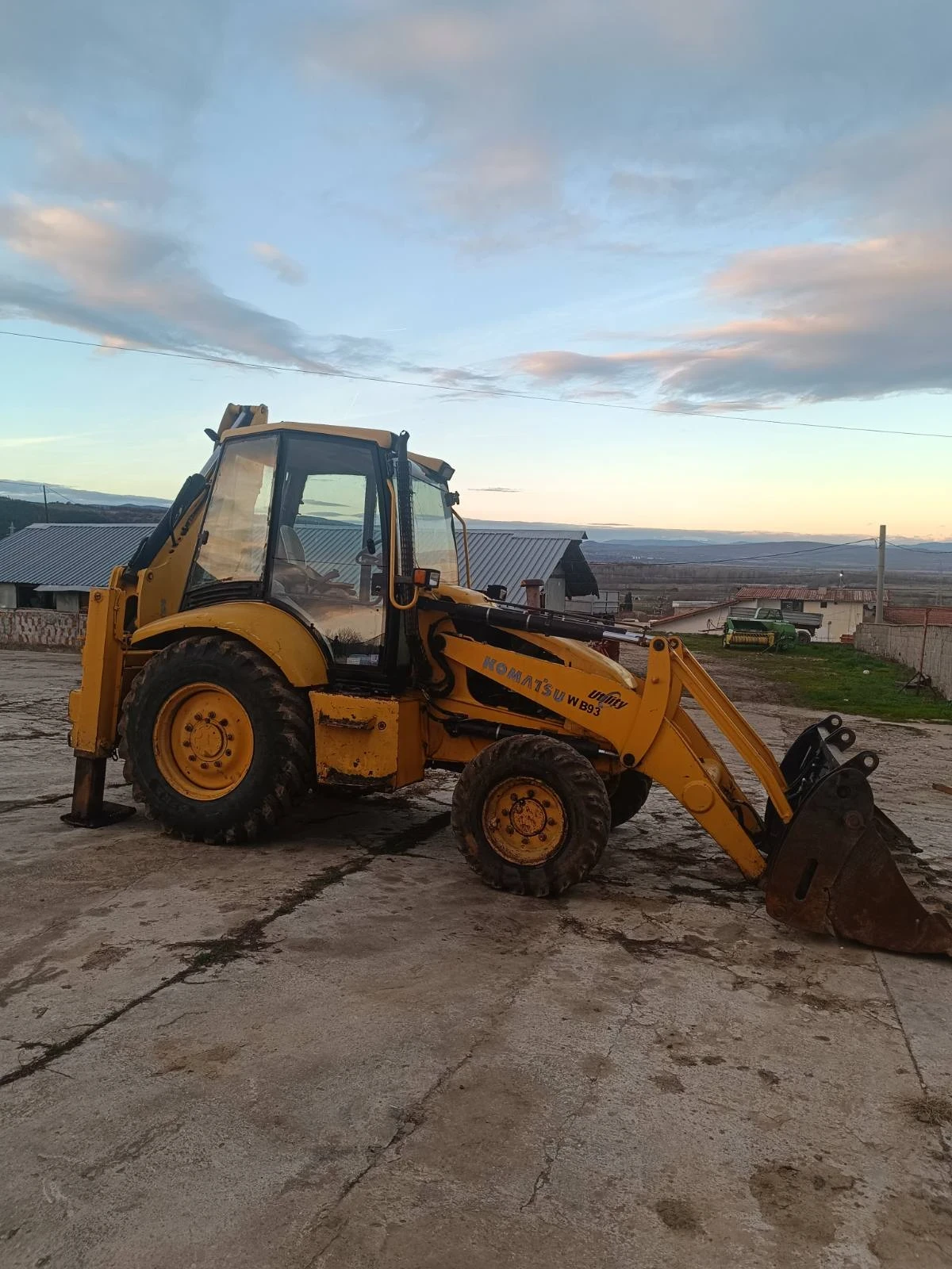 Багер Komatsu WB93 r2 - изображение 3