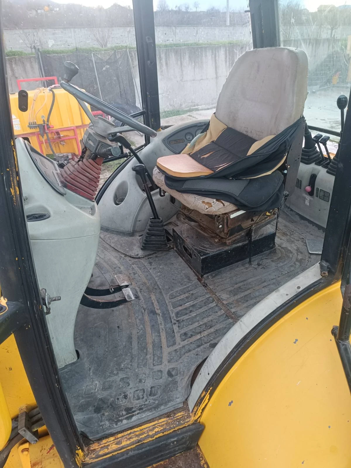 Багер Komatsu WB93 r2 - изображение 5