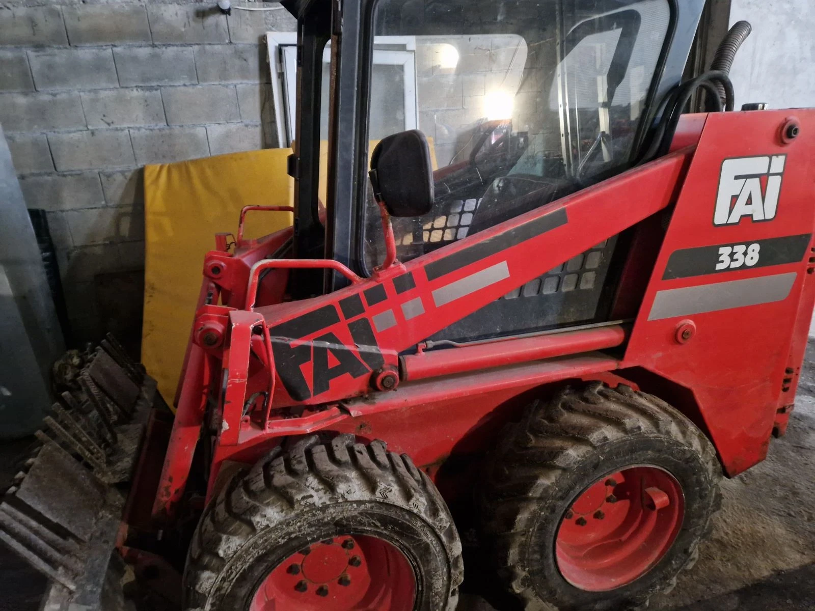 ����� ������� FAI KOMATCU | Mobile.bg � ����������� 1