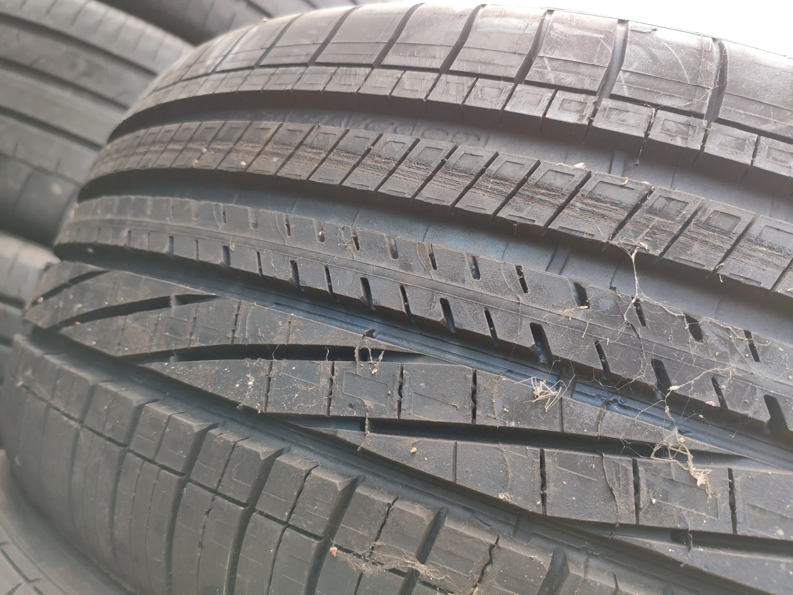 Гуми Летни 245/45R19, снимка 2 - Гуми и джанти - 54731014