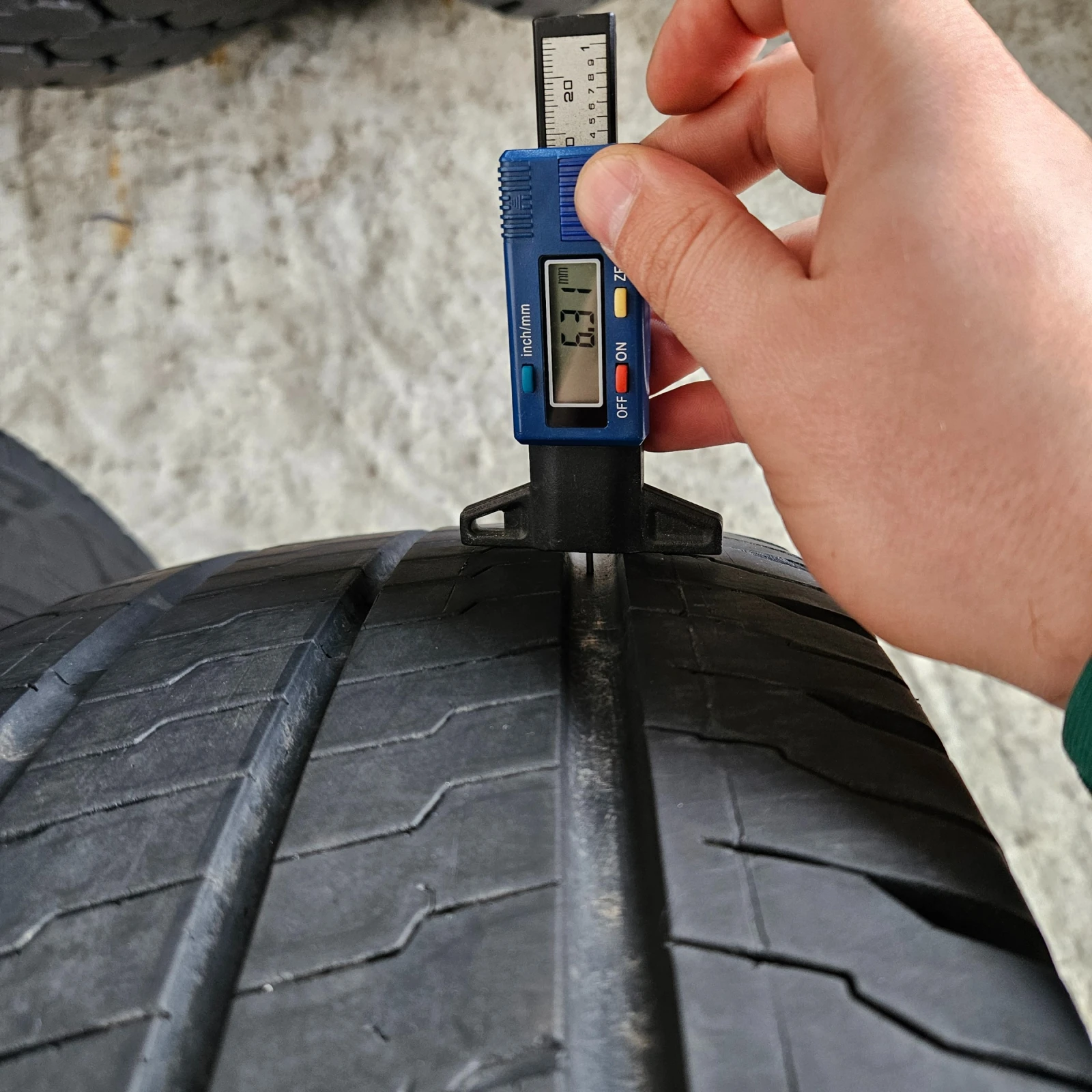 Гуми Летни 235/65R16, снимка 6 - Гуми и джанти - 54785845