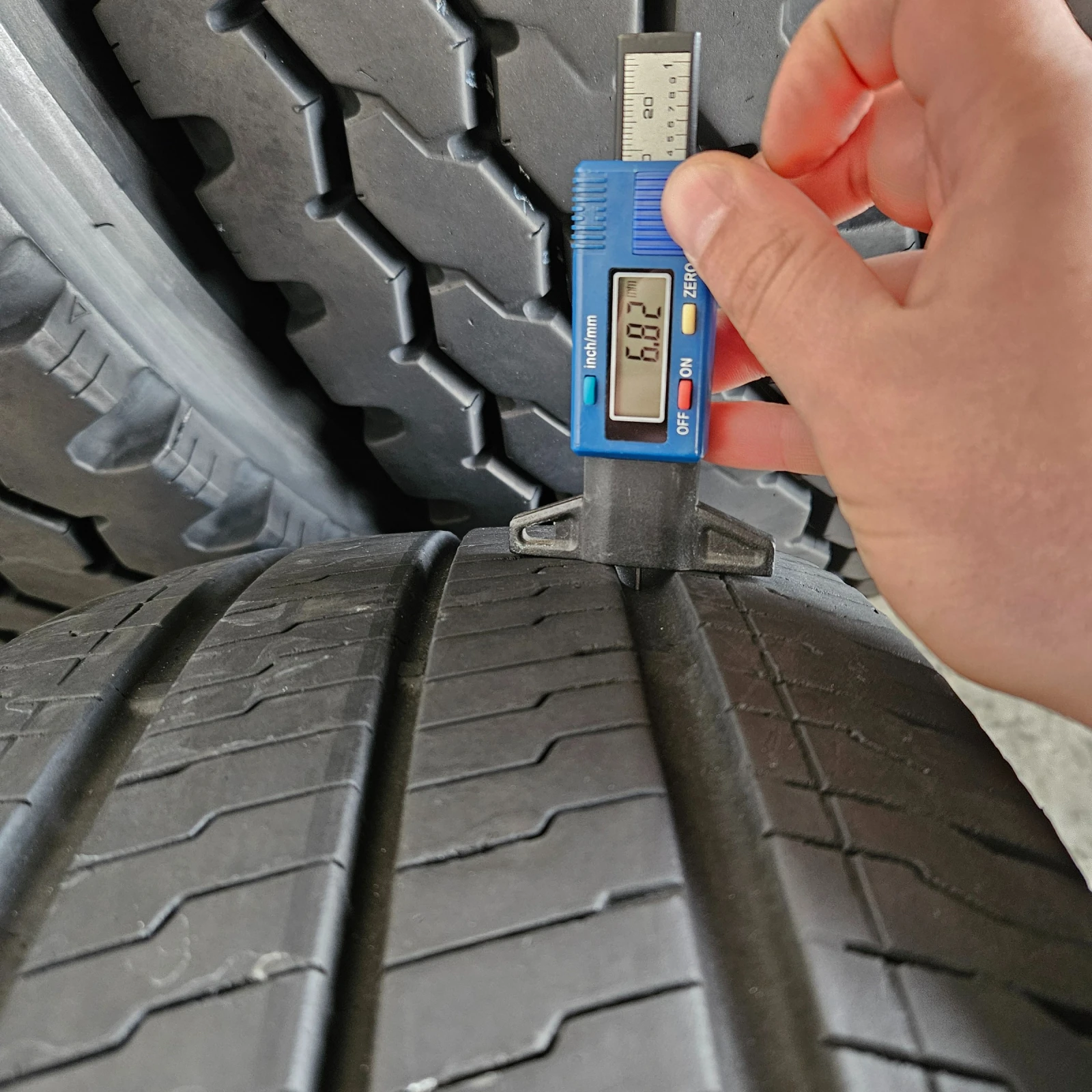 Гуми Летни 235/65R16, снимка 8 - Гуми и джанти - 54785845