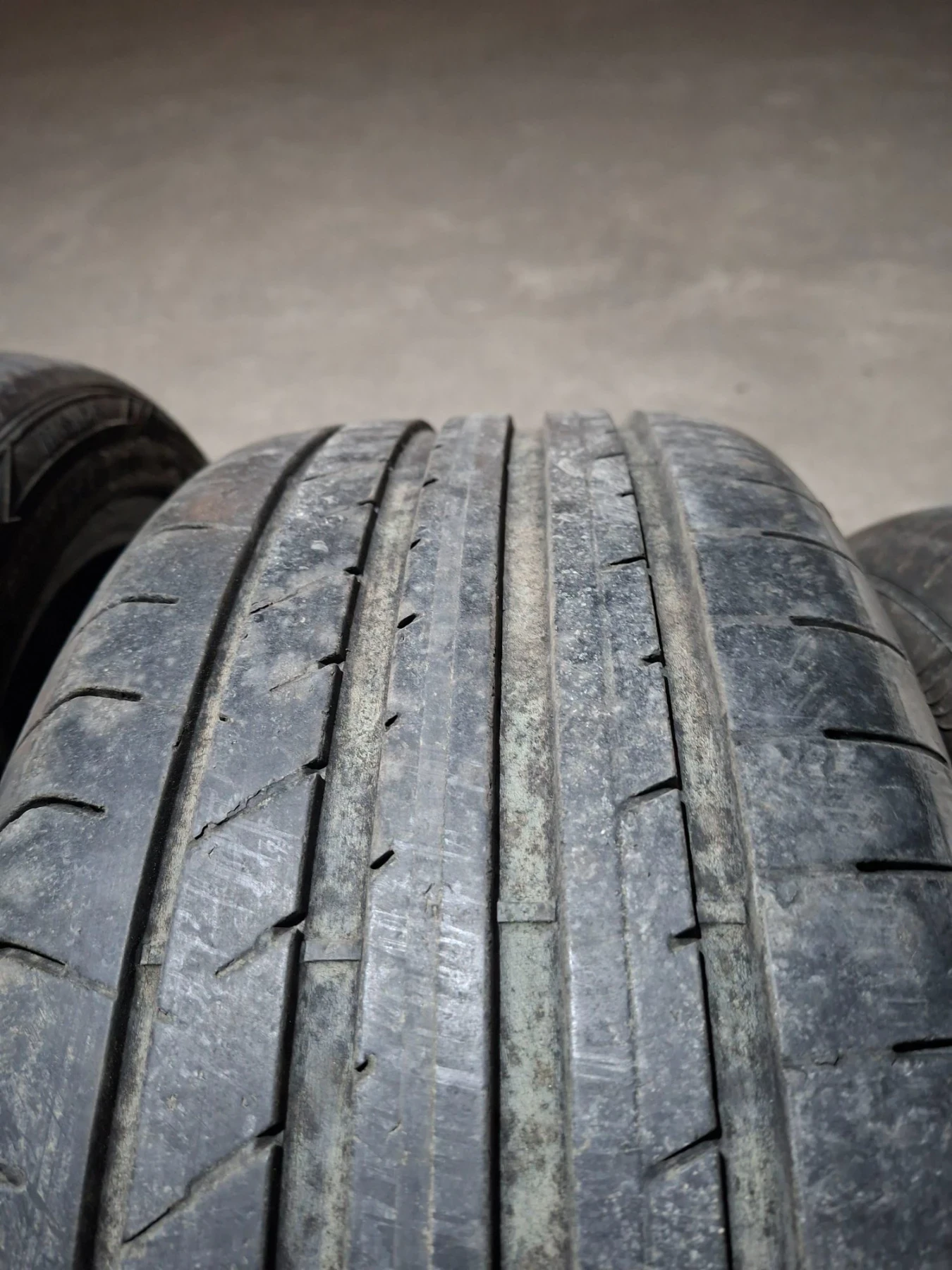 Гуми Летни 215/45R17, снимка 8 - Гуми и джанти - 55965346