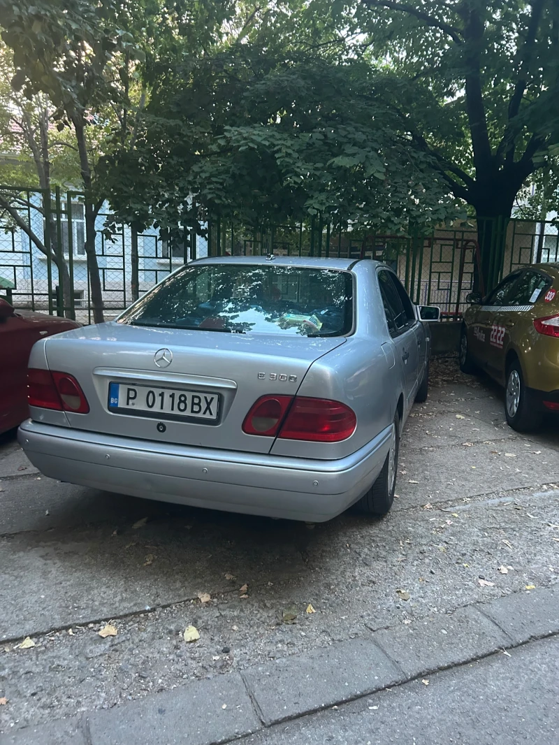 Mercedes-Benz E 300 Om606, снимка 3 - Автомобили и джипове - 49113277