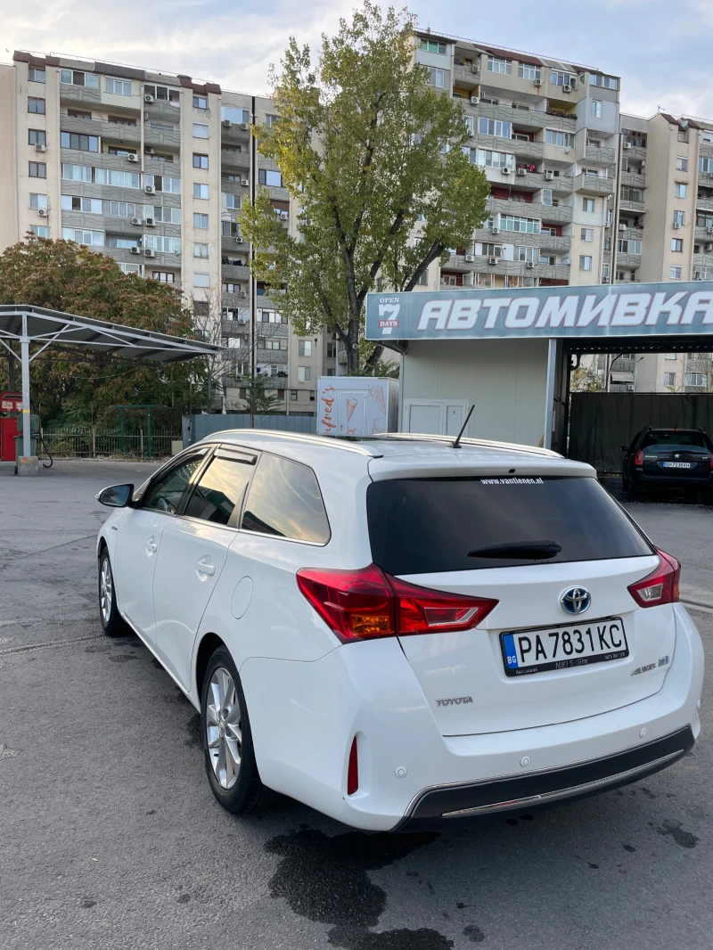 Toyota Auris, снимка 5 - Автомобили и джипове - 48560130