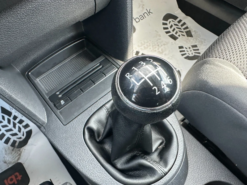 VW Touran 1.6d 105 к.с., снимка 11 - Автомобили и джипове - 51039871